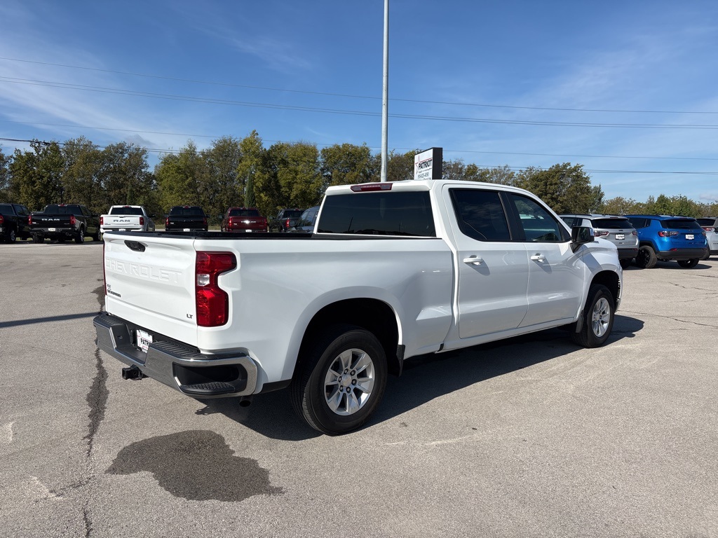 2023 Chevrolet Silverado 1500 LT photo 3