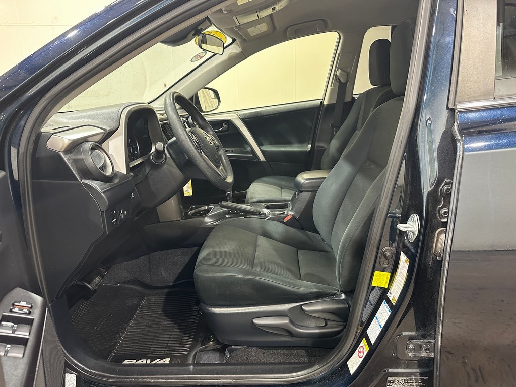 2018 Toyota RAV4 LE photo 11