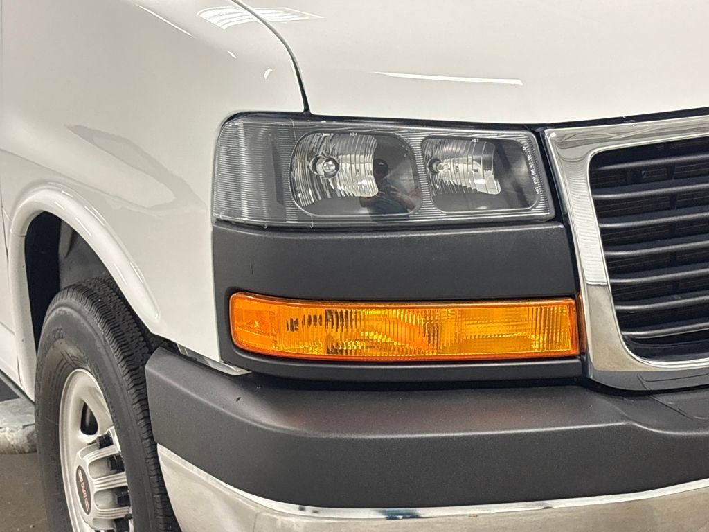 2023 Gmc Savana Cargo 2500 photo 2