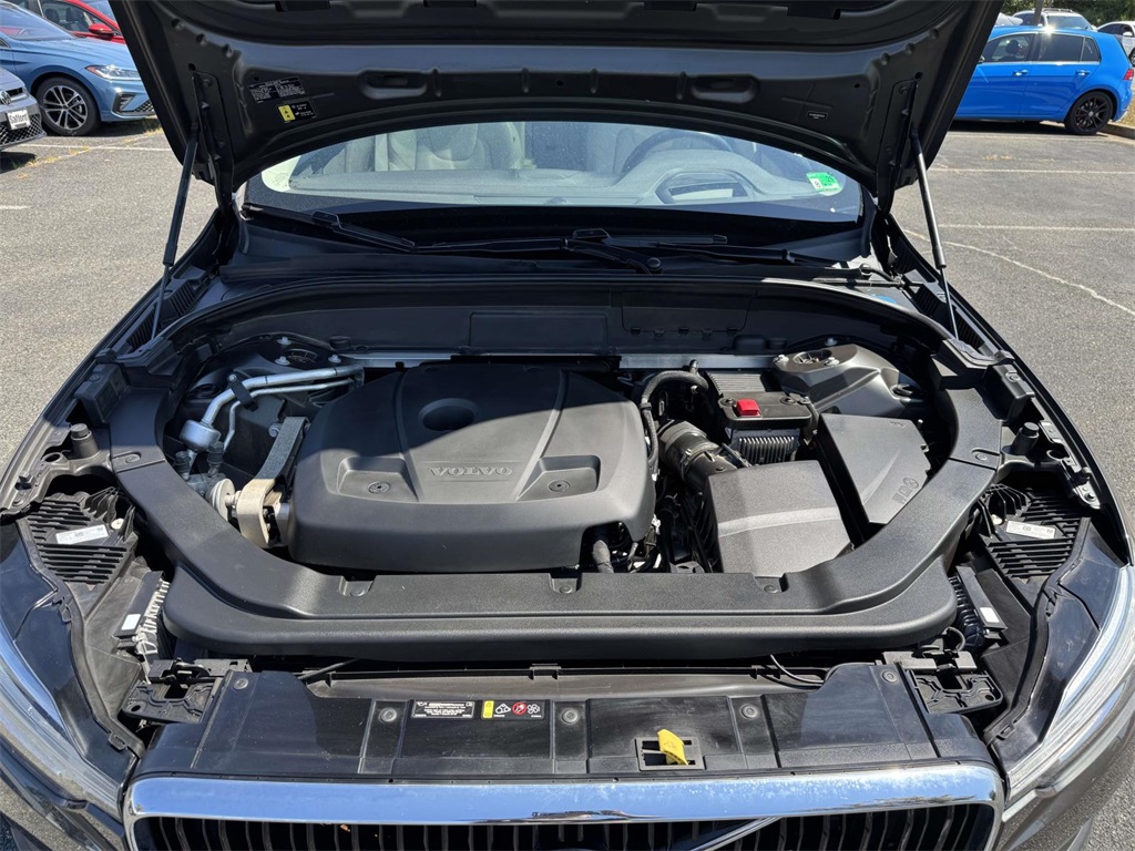 2021 Volvo XC60 T5 Momentum photo 13