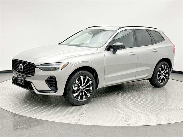 2025 Volvo XC60 Plus's photo