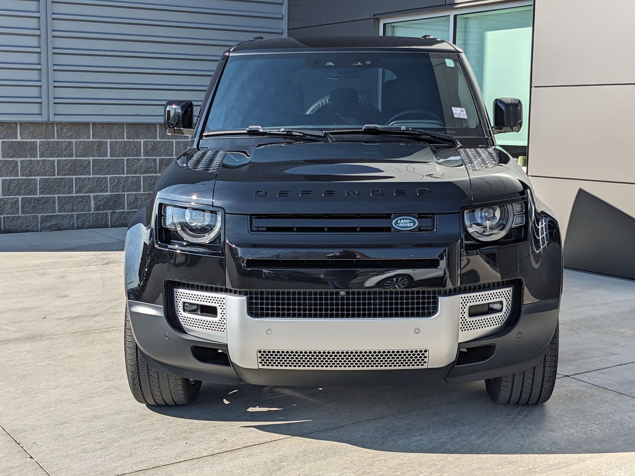 2024 Land Rover Defender 110 S photo 2