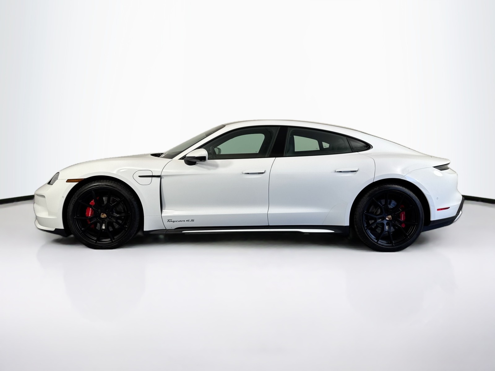 2025 Porsche Taycan 4S photo 2