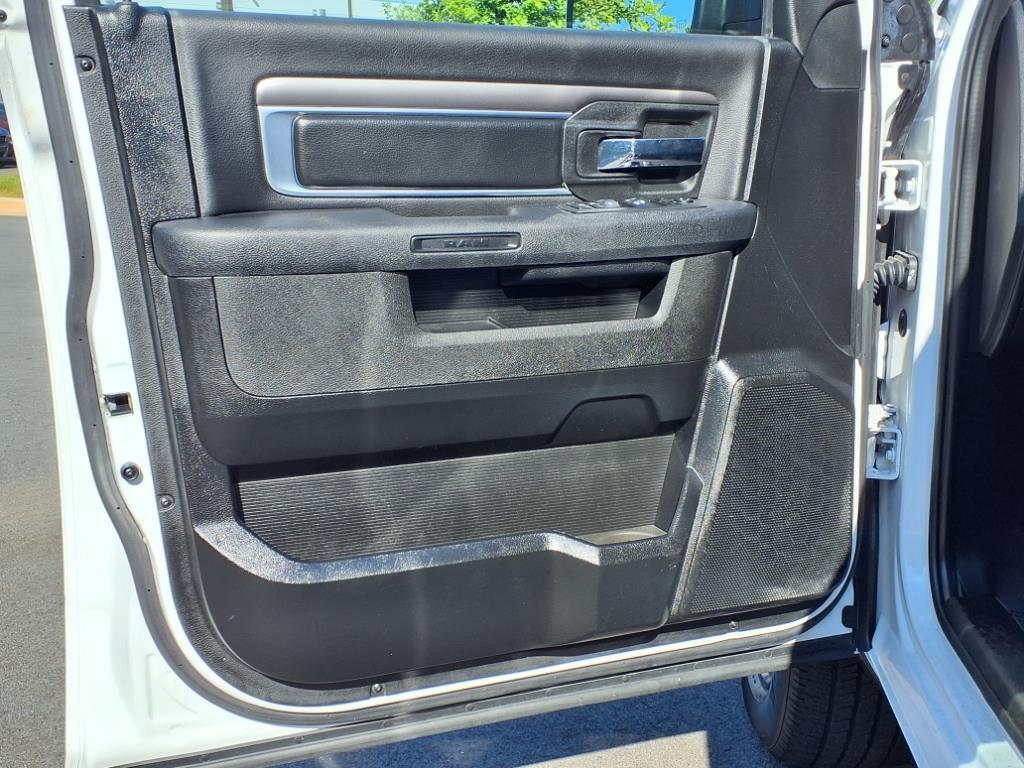 2024 Ram 1500 Classic Warlock photo 4