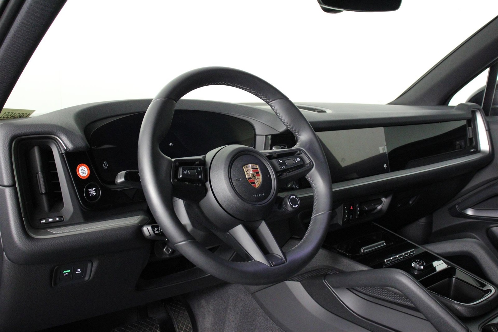 2025 Porsche Cayenne photo 3