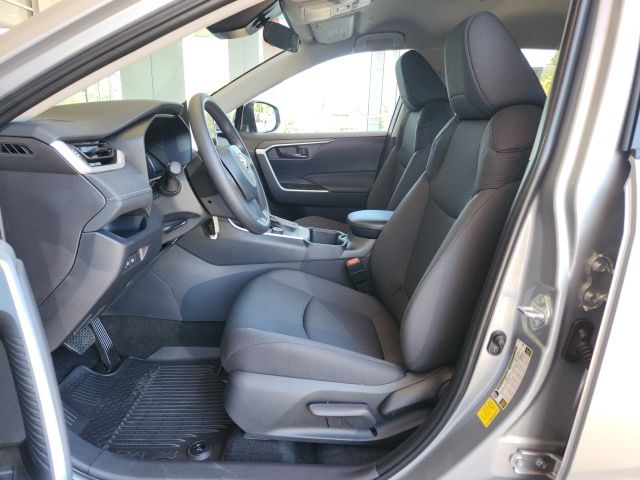2025 Toyota RAV4 Hybrid LE photo 11