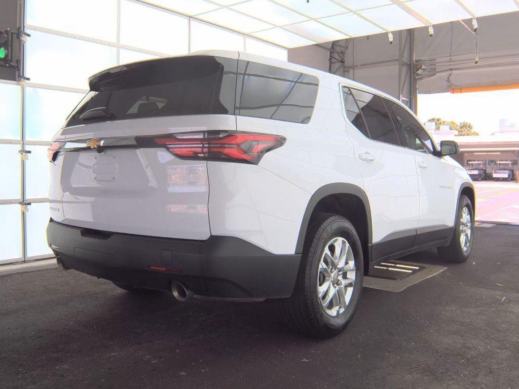 2023 Chevrolet Traverse LS photo 3