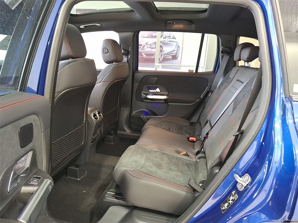 2026 Mercedes Benz GLB 250 4MATIC photo 6
