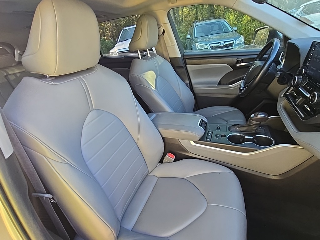 2021 Toyota Highlander XLE photo 15