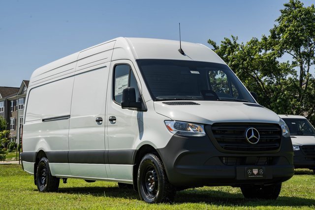 2025 Mercedes-Benz Sprinter Cargo Van Base's photo