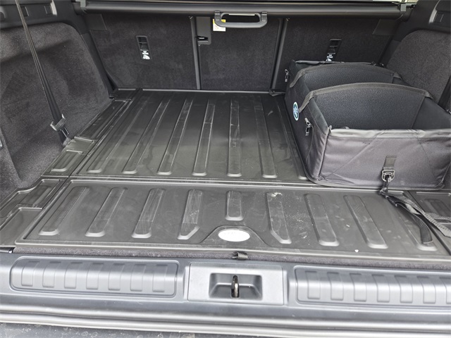 2025 Land Rover Discovery S photo 22