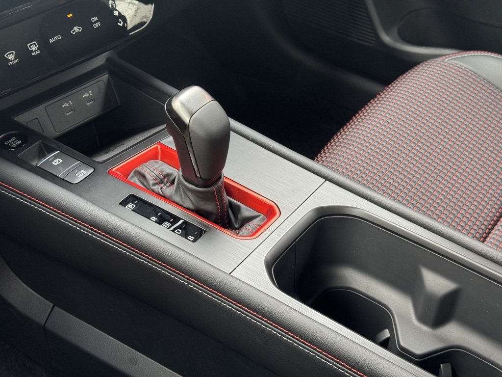 2025 Nissan Kicks SR photo 7