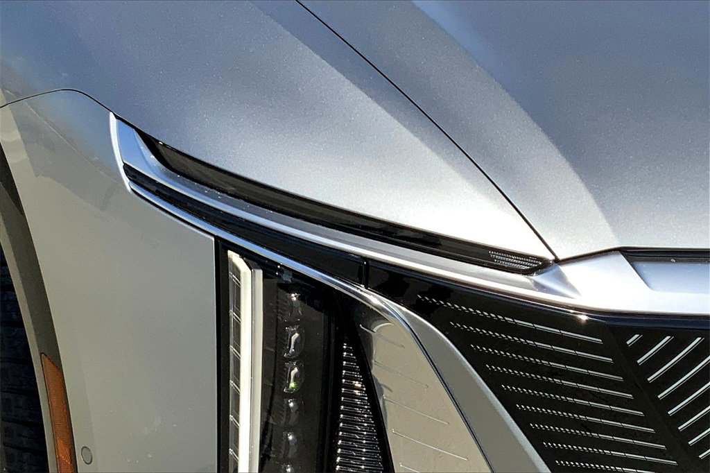 2025 Cadillac Lyriq Luxury photo 14
