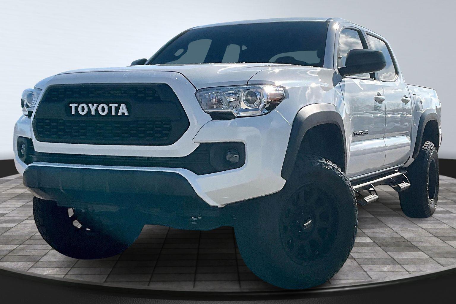 2023 Toyota Tacoma SR5's photo