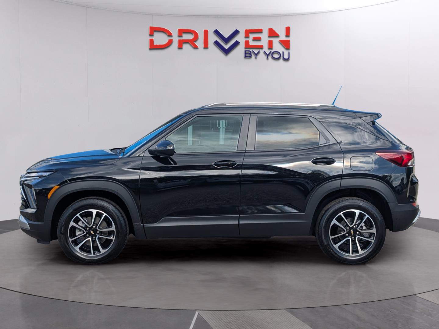 2026 Chevrolet Trailblazer LT photo 2