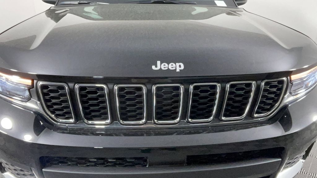 2025 Jeep Grand Cherokee Laredo X photo 10