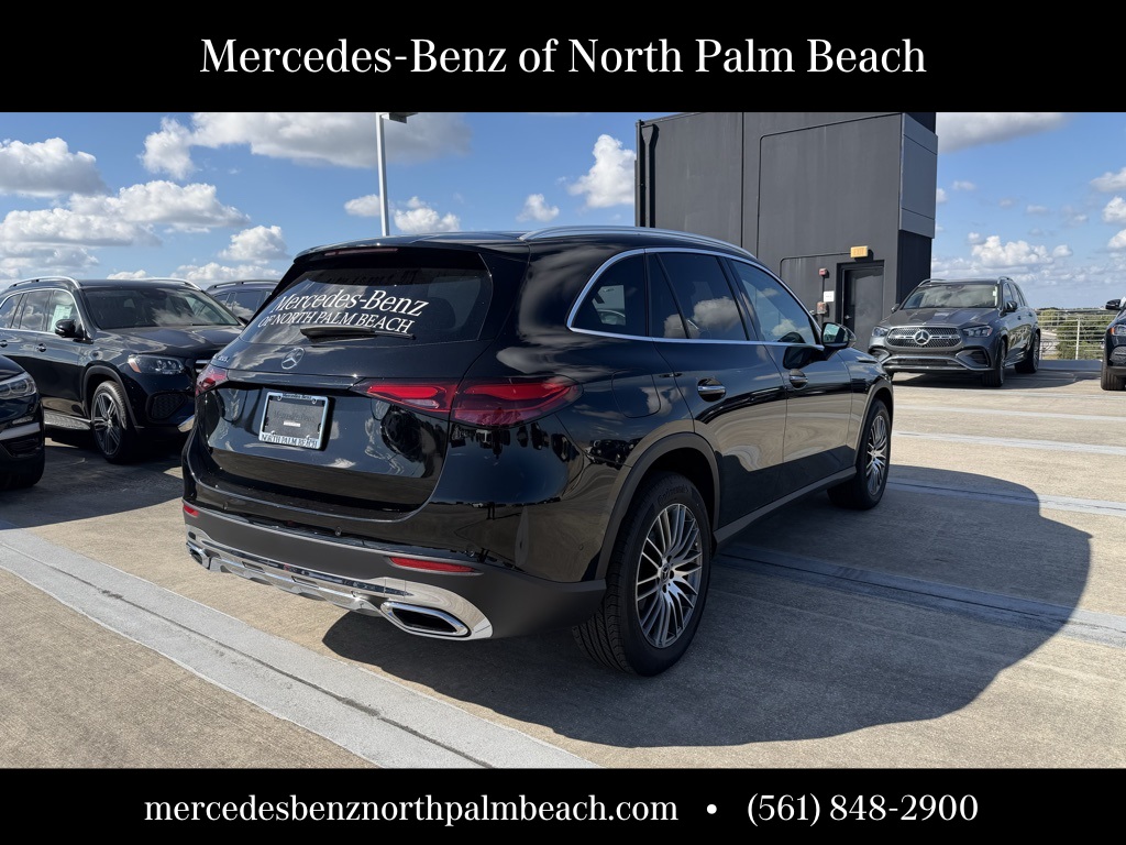 2025 Mercedes Benz GLC 300 photo 3