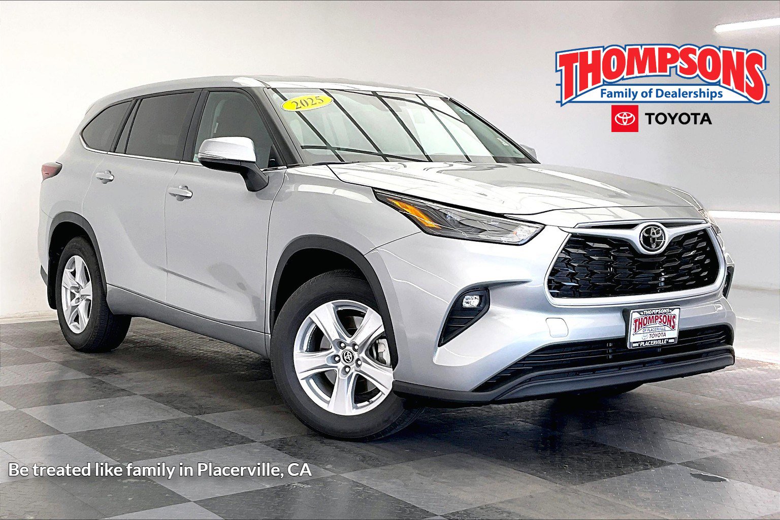 2025 Toyota Highlander LE's photo