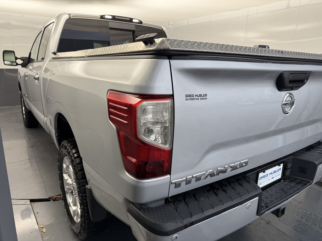 2017 Nissan Titan SL photo 2