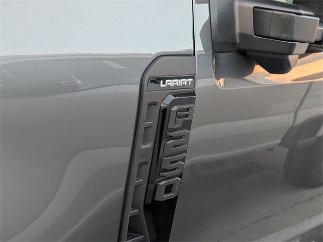 2025 Ford F-250 Lariat photo 5