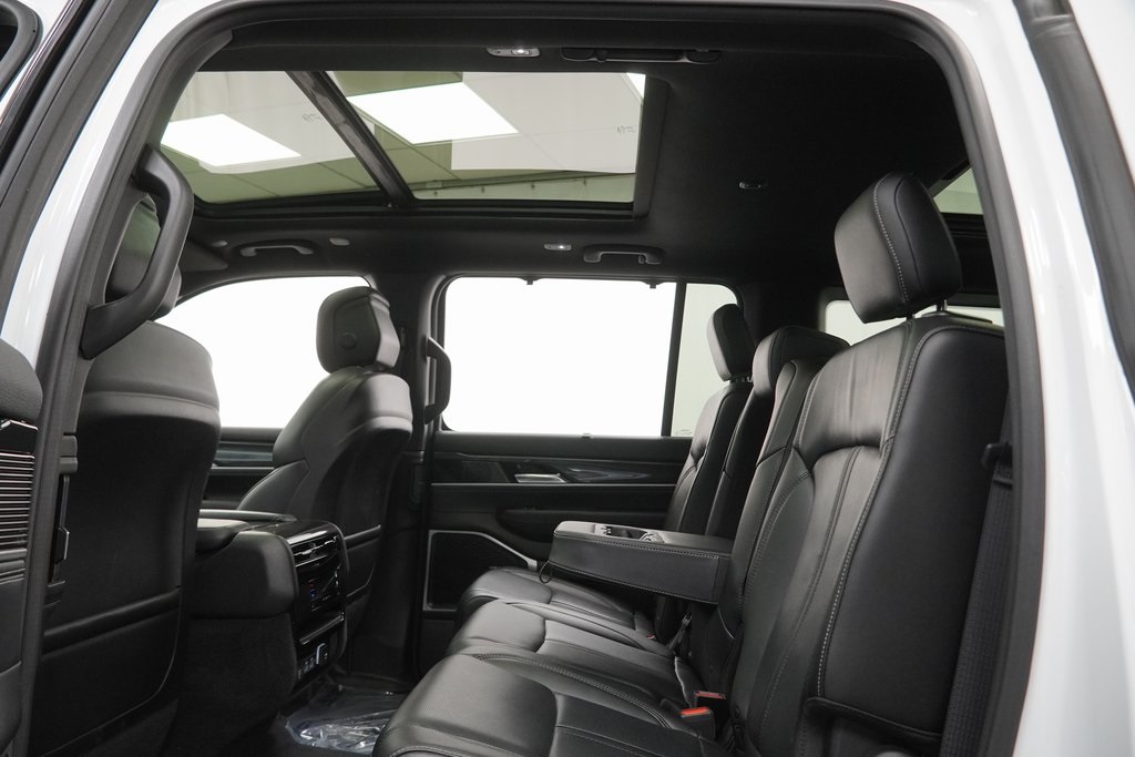 2023 Jeep Wagoneer Base photo 17