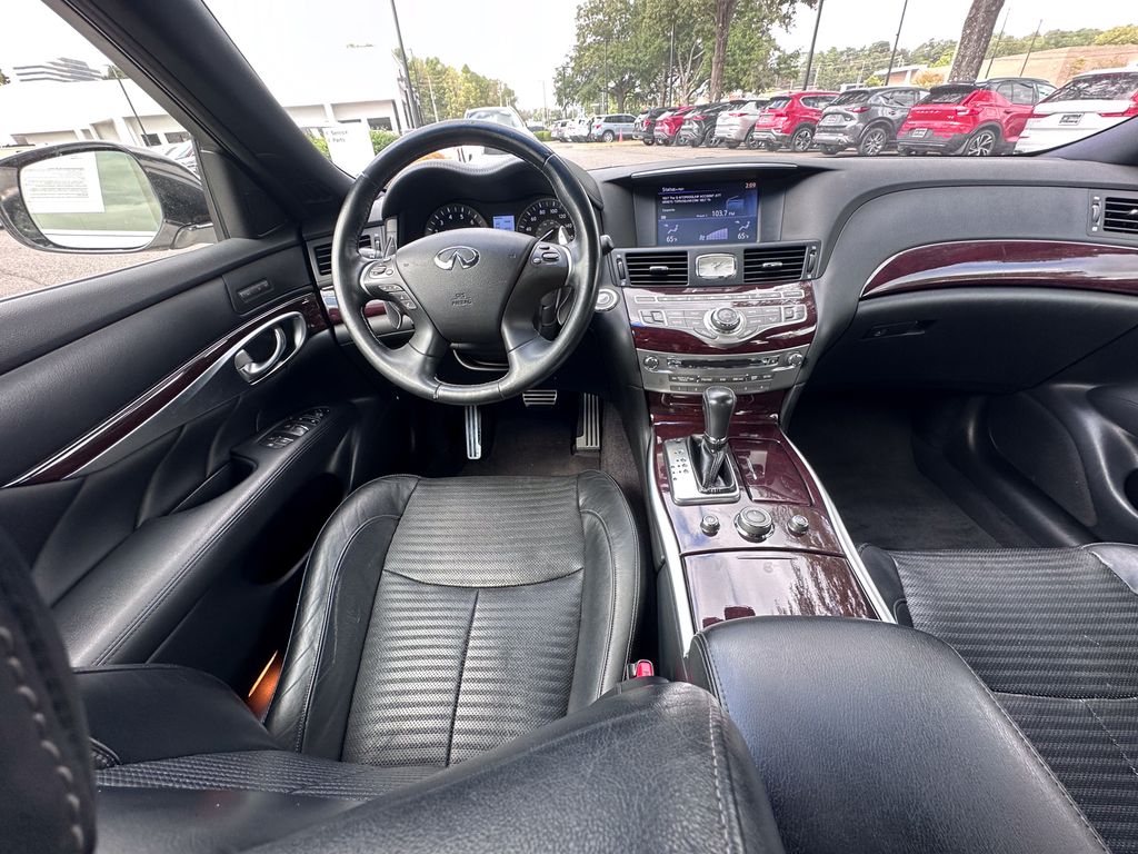 2015 Infiniti Q70 3.7 photo 2