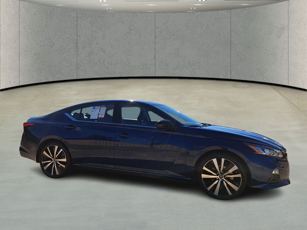 2022 Nissan Altima SR photo 3