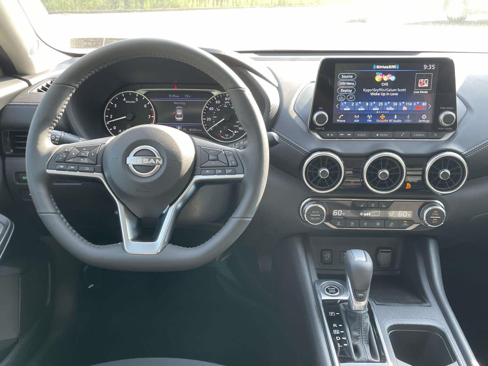2025 Nissan Sentra SV photo 14