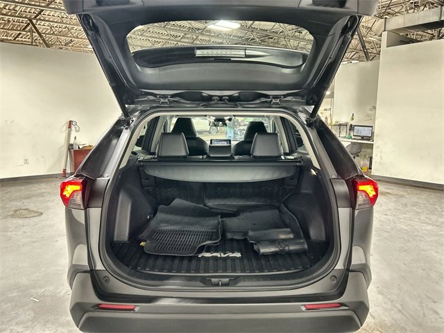 2022 Toyota RAV4 Hybrid XLE Premium photo 19