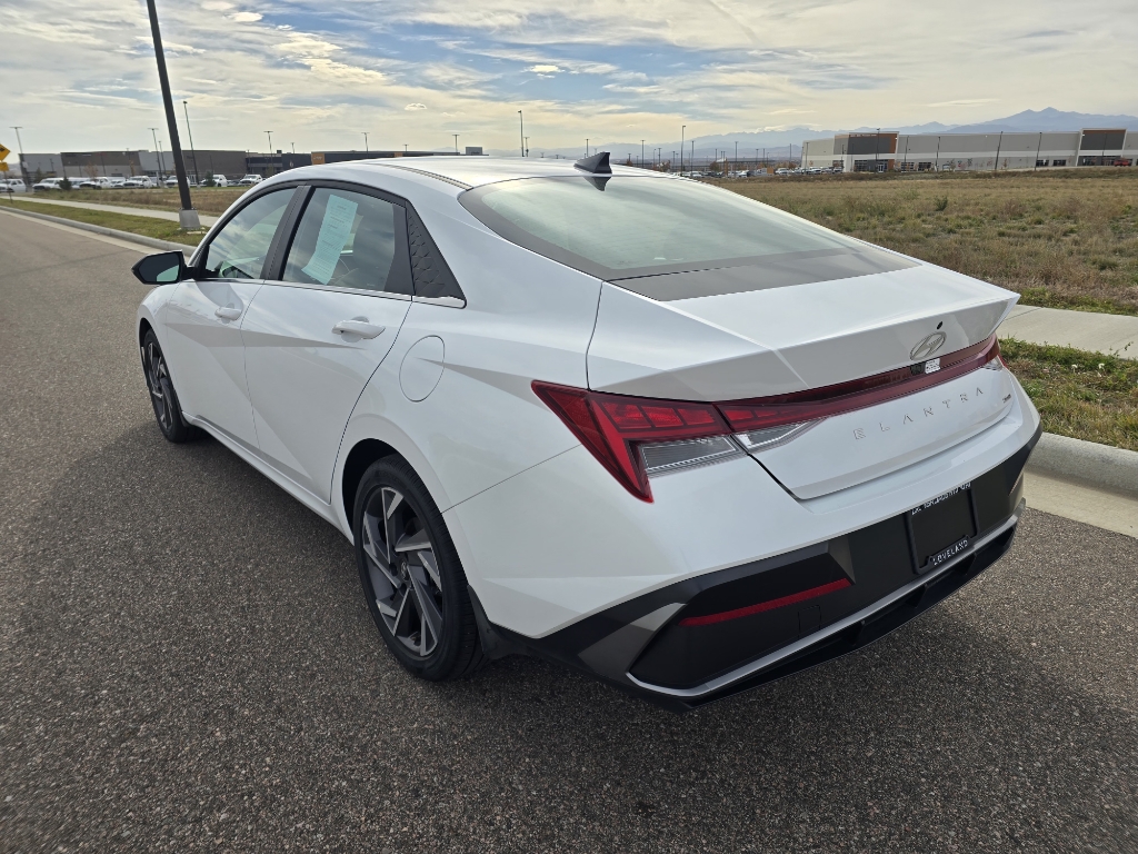 2025 Hyundai Elantra Hybrid Limited photo 3