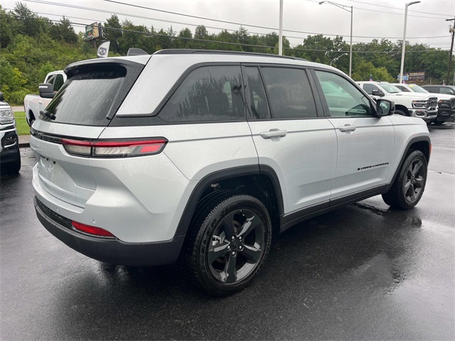 2025 Jeep Grand Cherokee Altitude X photo 2