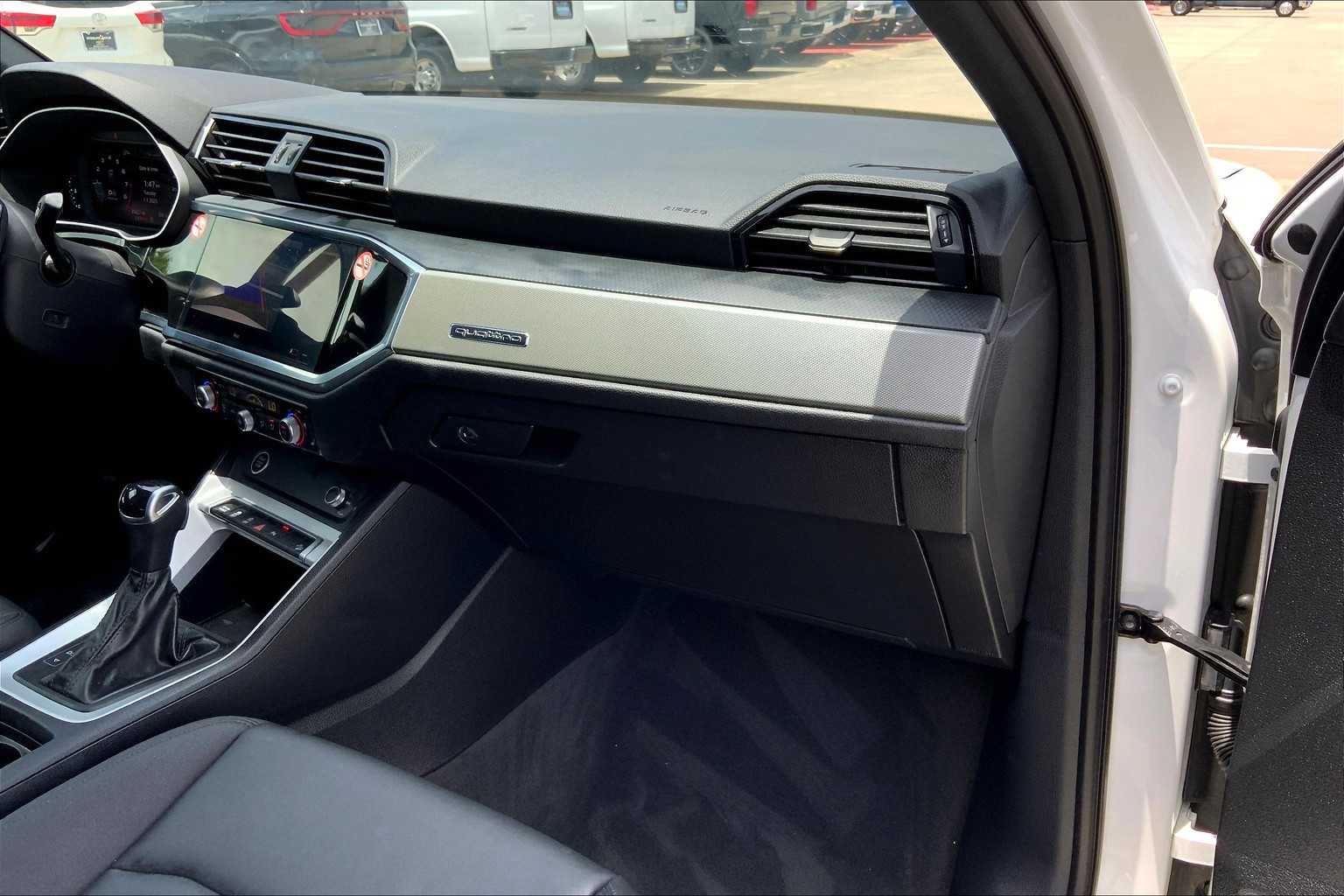 2023 Audi Q3 S line Premium photo 17