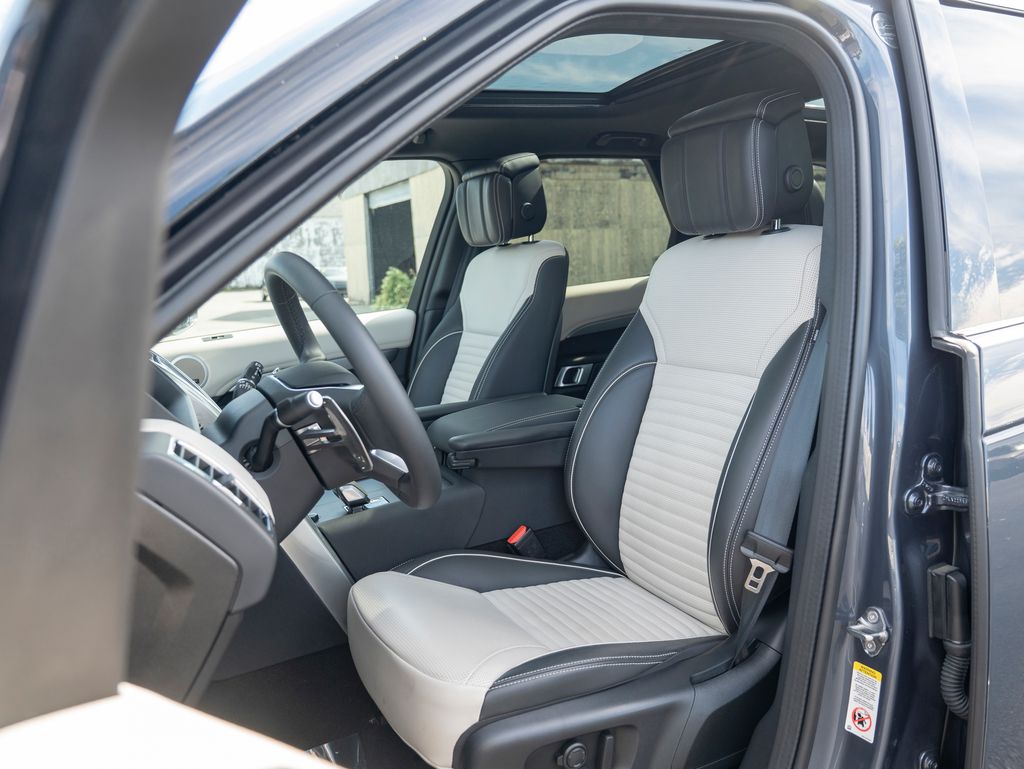 2024 Land Rover Discovery SE photo 18