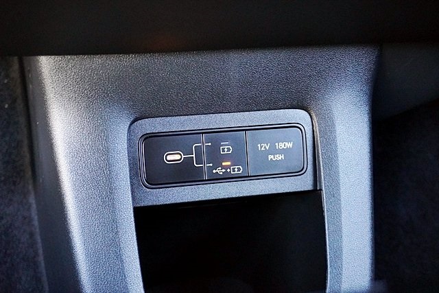 Used 2025 White Hyundai SEL image 28