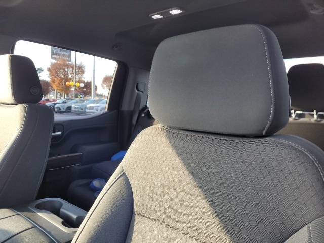 2022 Chevrolet Silverado 1500 RST photo 2