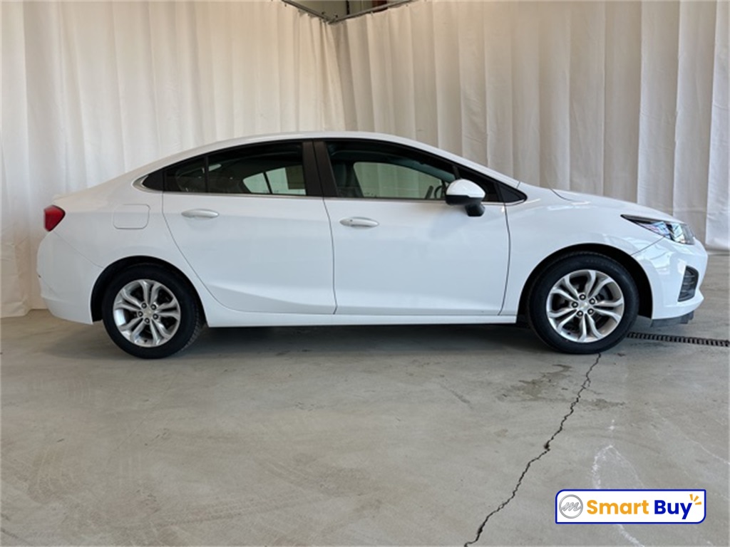 2019 Chevrolet Cruze LT photo 2