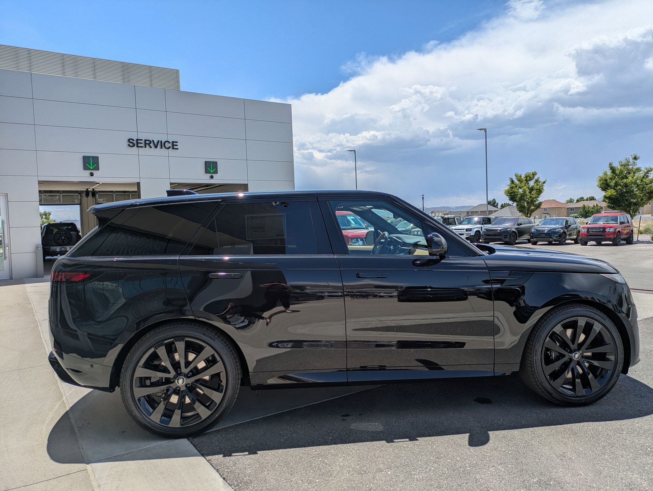 2025 Land Rover Range Rover Sport SE photo 4