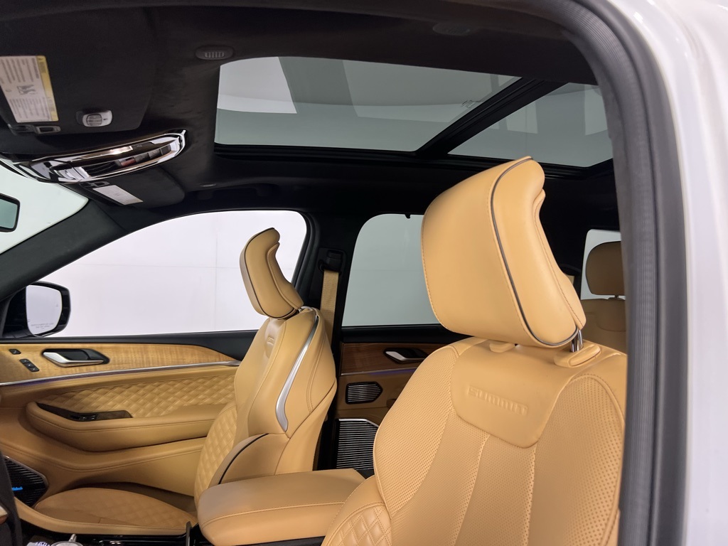 2024 Jeep Grand Cherokee Summit photo 14
