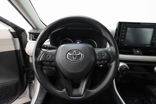 2022 Toyota RAV4 Hybrid XLE photo 11