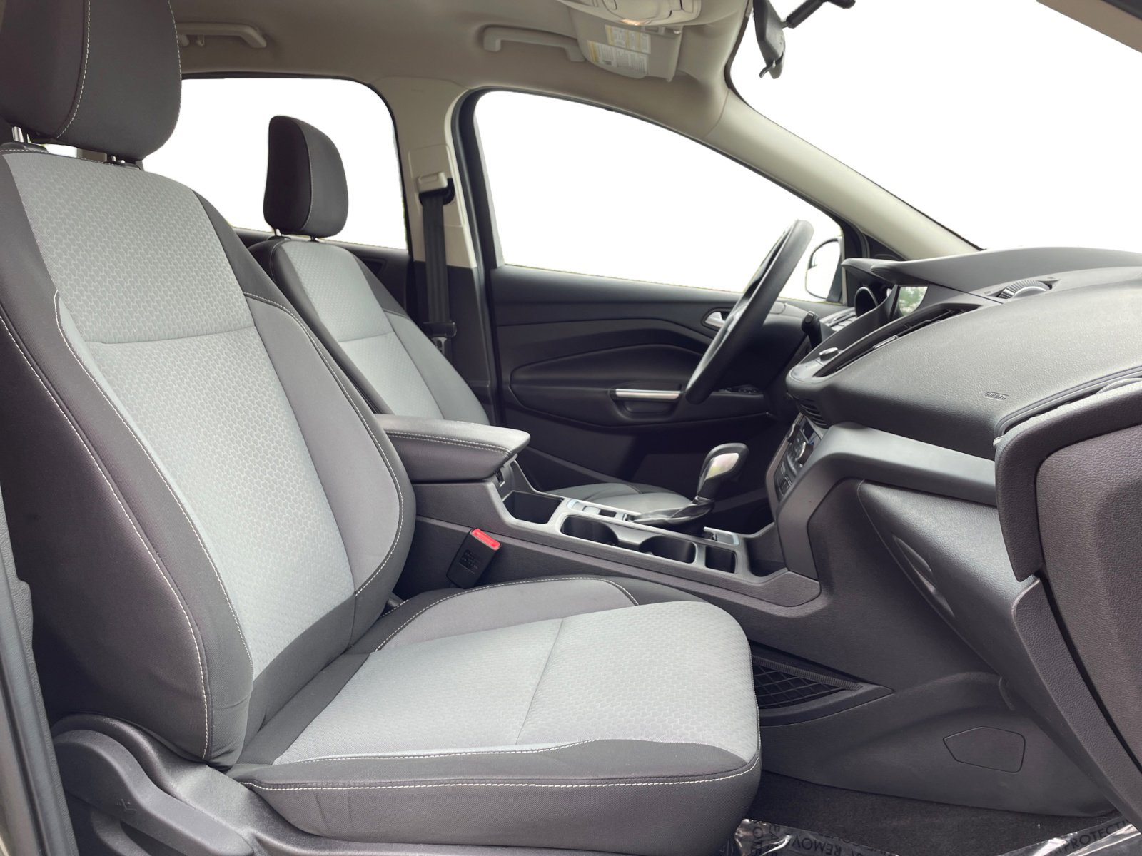 Used 2019 Ford Escape SE with VIN 1FMCU0GD7KUA05231 for sale in Kansas City