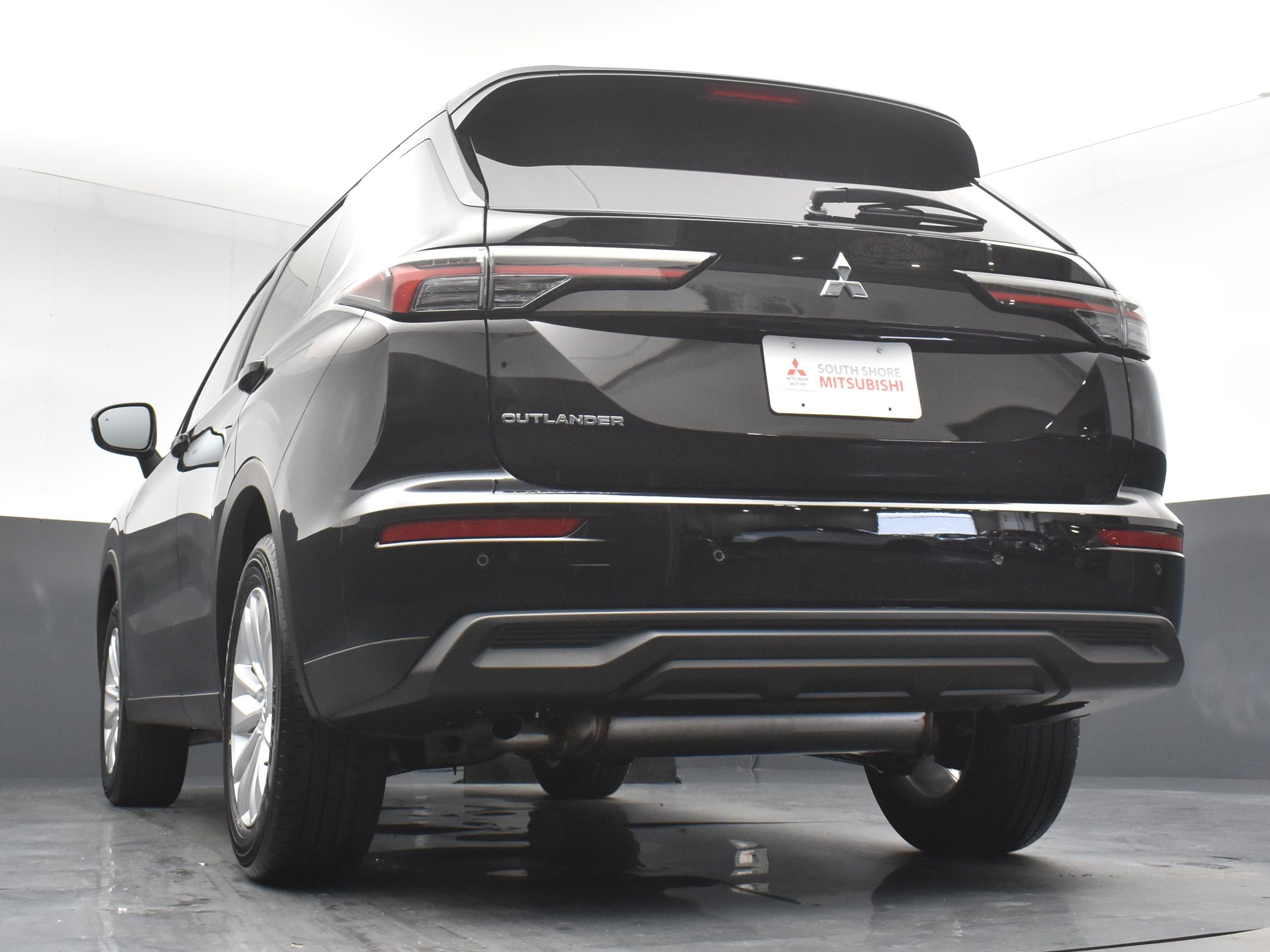 2025 Mitsubishi Outlander ES photo 23