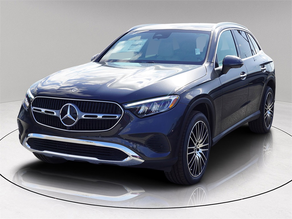 2025 Mercedes Benz GLC 300 photo 3