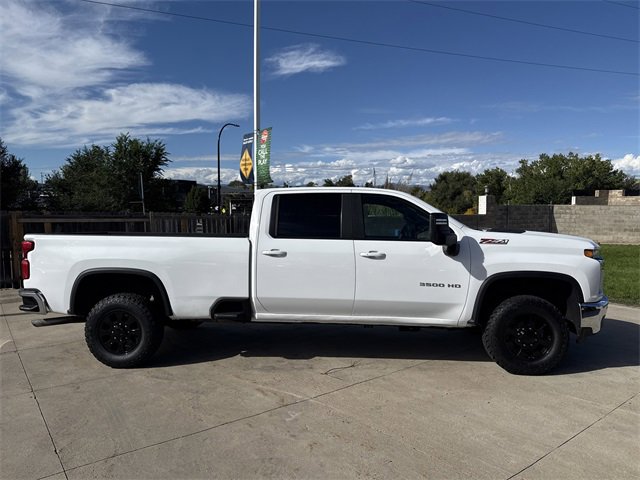 2021 Chevrolet Silverado 3500HD LT photo 4