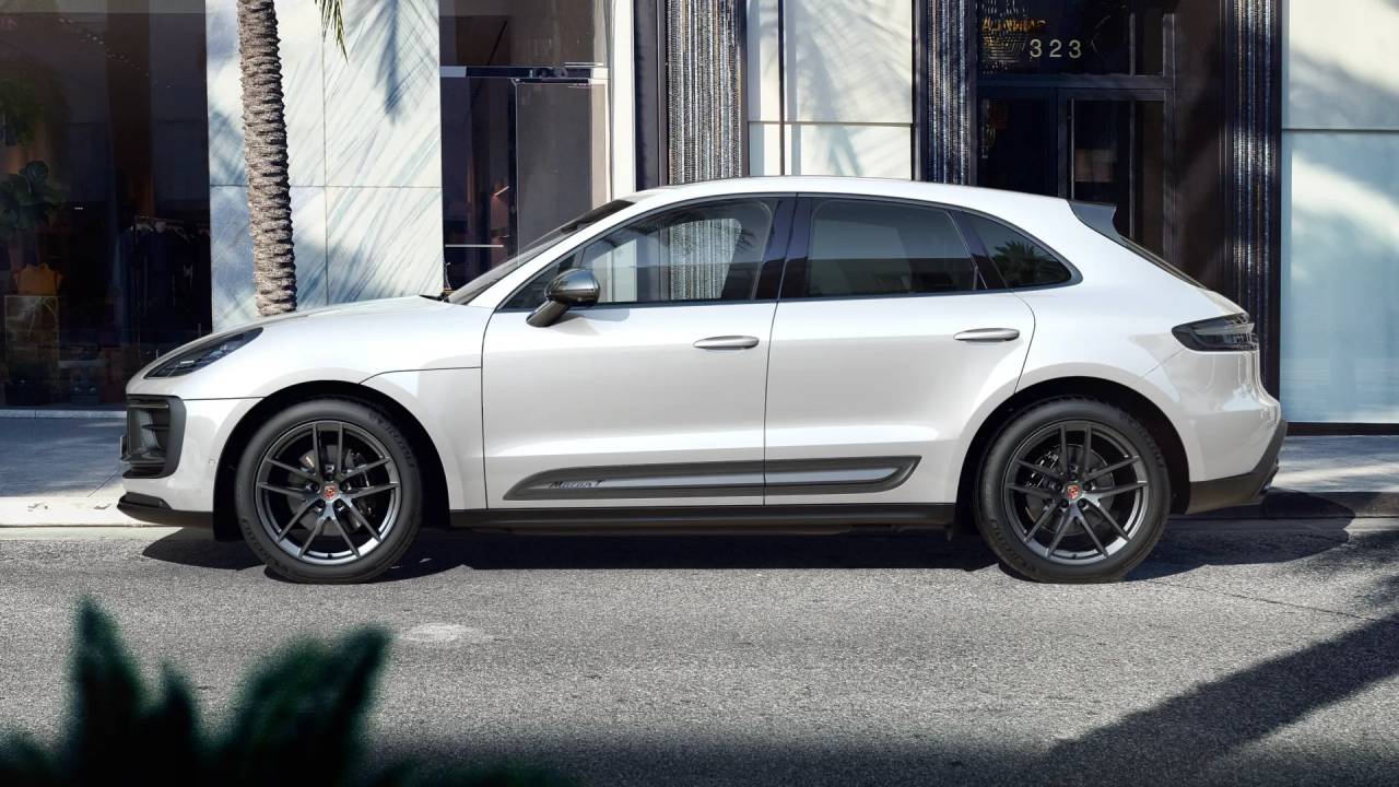 2023 Porsche Macan T photo 2