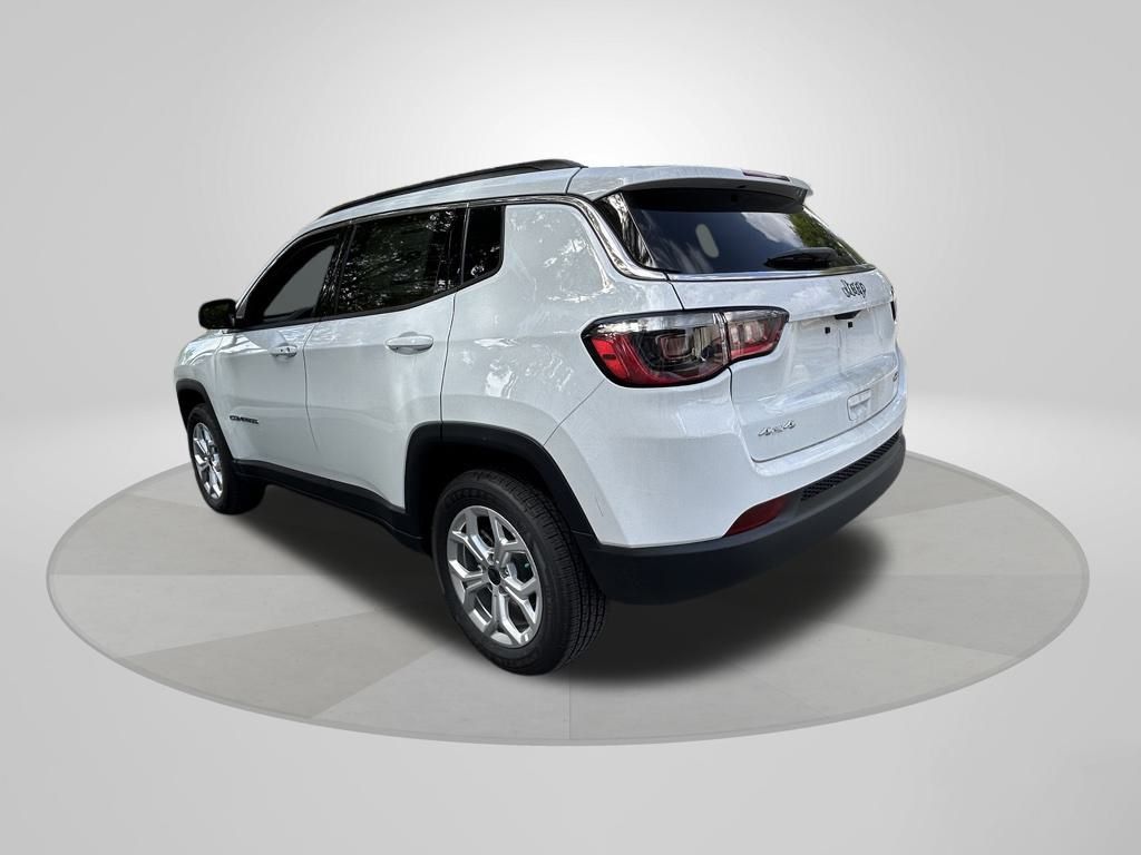 2025 Jeep Compass Latitude photo 5
