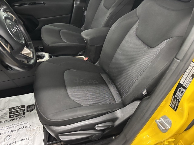 2015 Jeep Renegade Latitude North Edition photo 6