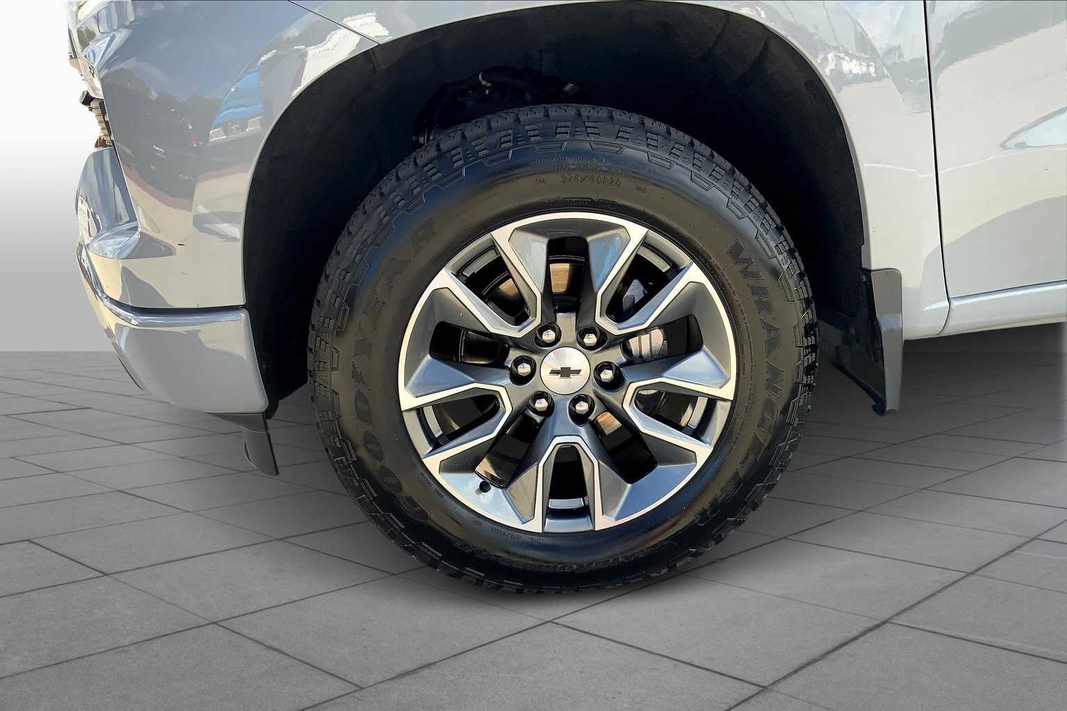 2024 Chevrolet Silverado RST photo 9