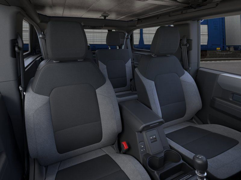 2025 Ford Bronco Base photo 7