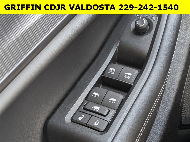 2025 Jeep Grand Cherokee Laredo photo 22