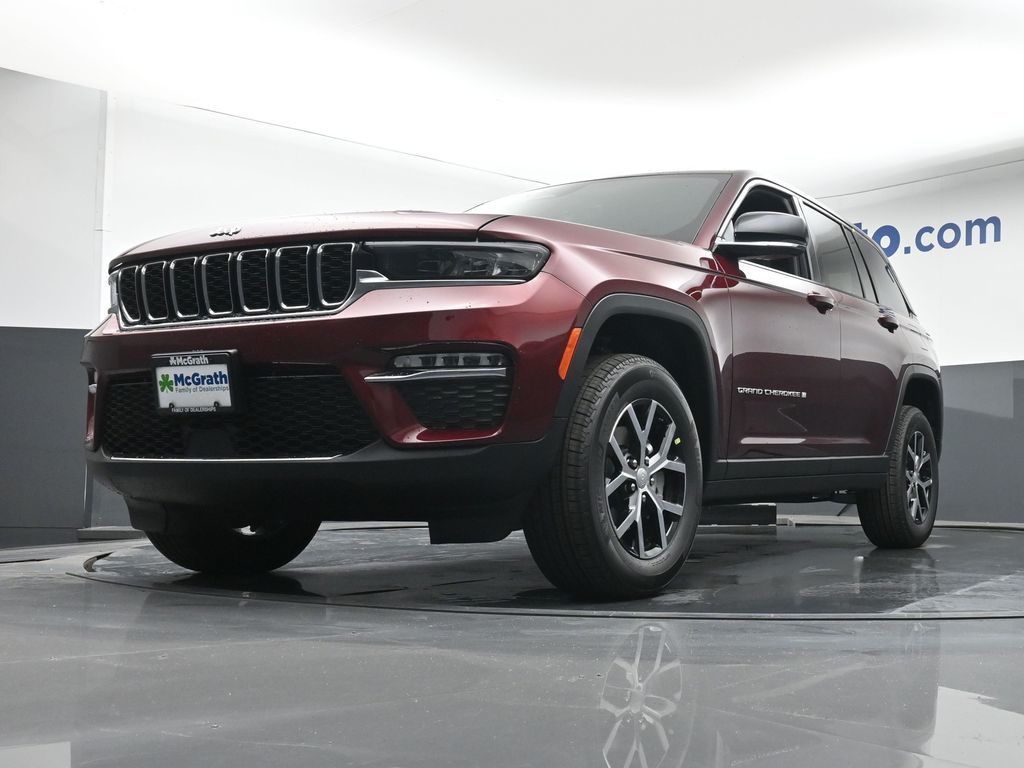 2025 Jeep Grand Cherokee Limited photo 3